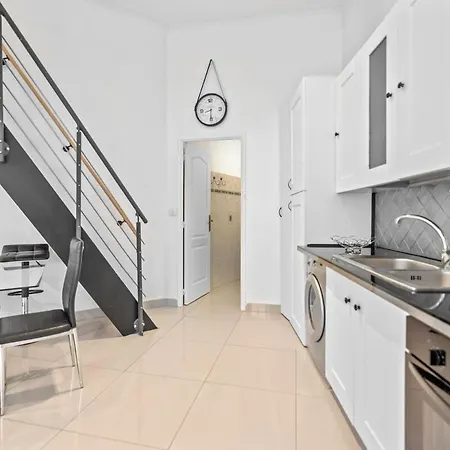 3 Bd Carnot *